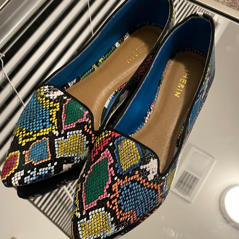 Multicolored snakeskin shoes